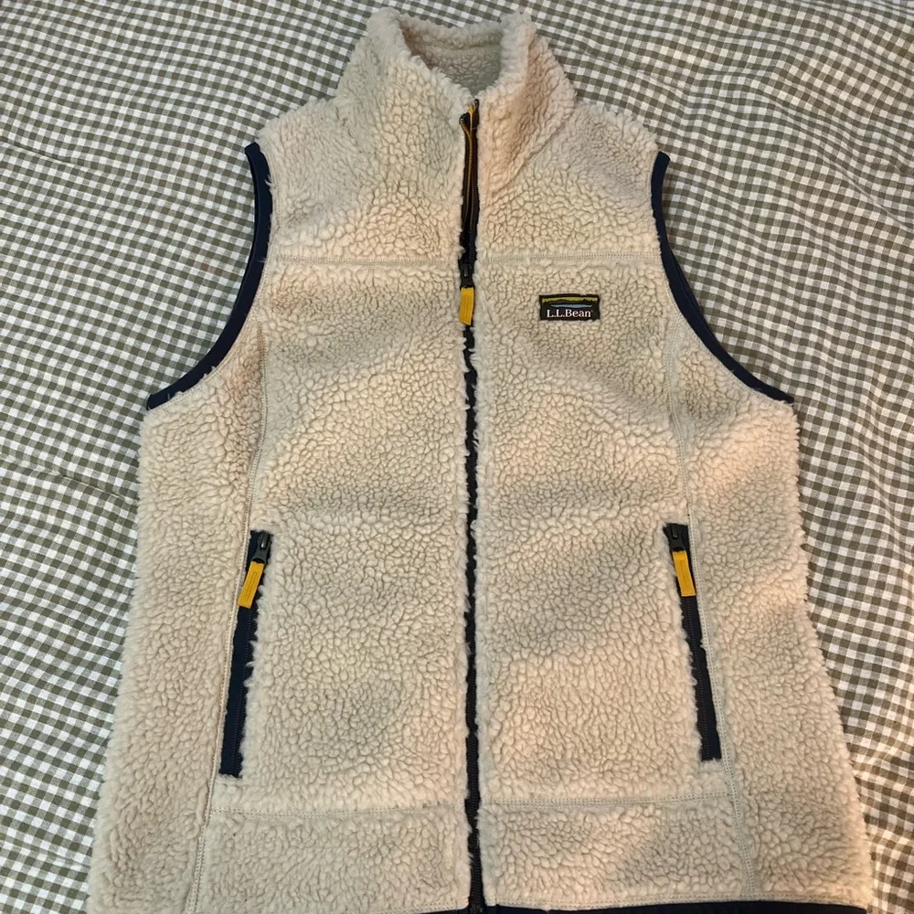 *SOLD* L.L Bean Mountain Pile Fleece Vest - Picture 2 of 4